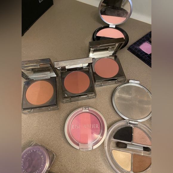 Bundle of eyeshadow palettes and blushes - Picture 4 of 5